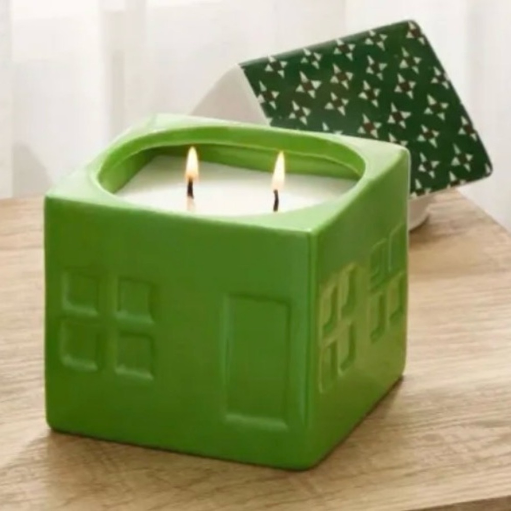 THRESHOLD NWT ceramic house candle -forest fir -green